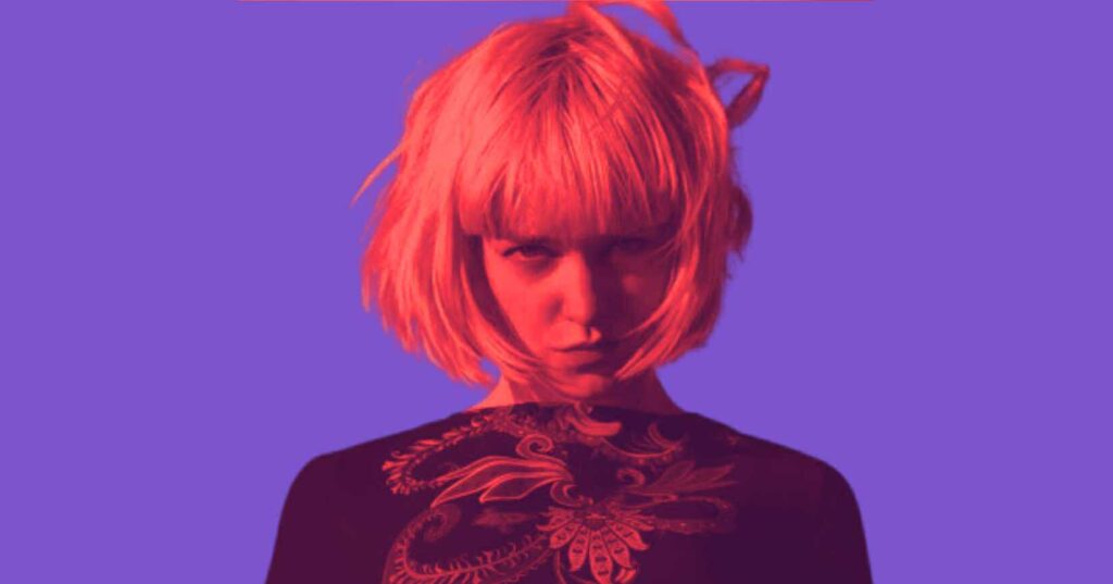 Lydmor i et helt nyt DJ/Hybrid set-up, hvor hun tager publikum med på en sonisk rejse gennem alt fra drømmende electronica til pulserende club-bangers.